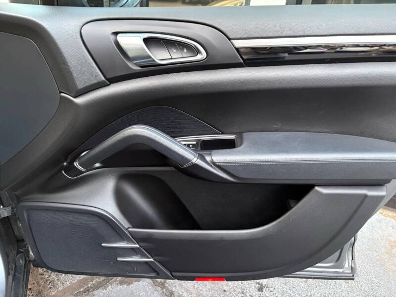2018 Porsche Cayenne Platinum Edition