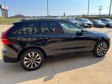 2025 Volvo XC60 B5 Plus Dark Theme