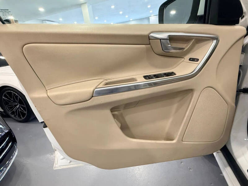2015 Volvo XC60 T5 Drive-E Premier