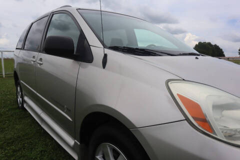 2004 Toyota Sienna LE 7 Passenger