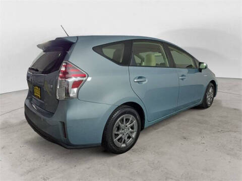 2017 Toyota Prius v Four