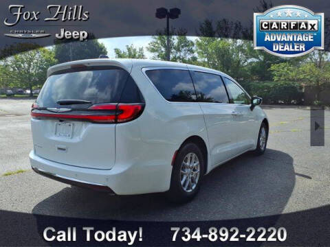 2026 Chrysler Pacifica Select