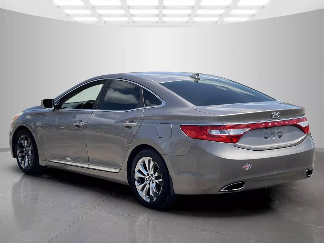 2013 Hyundai Azera for sale at Used Cars Toledo in Oregon, OH