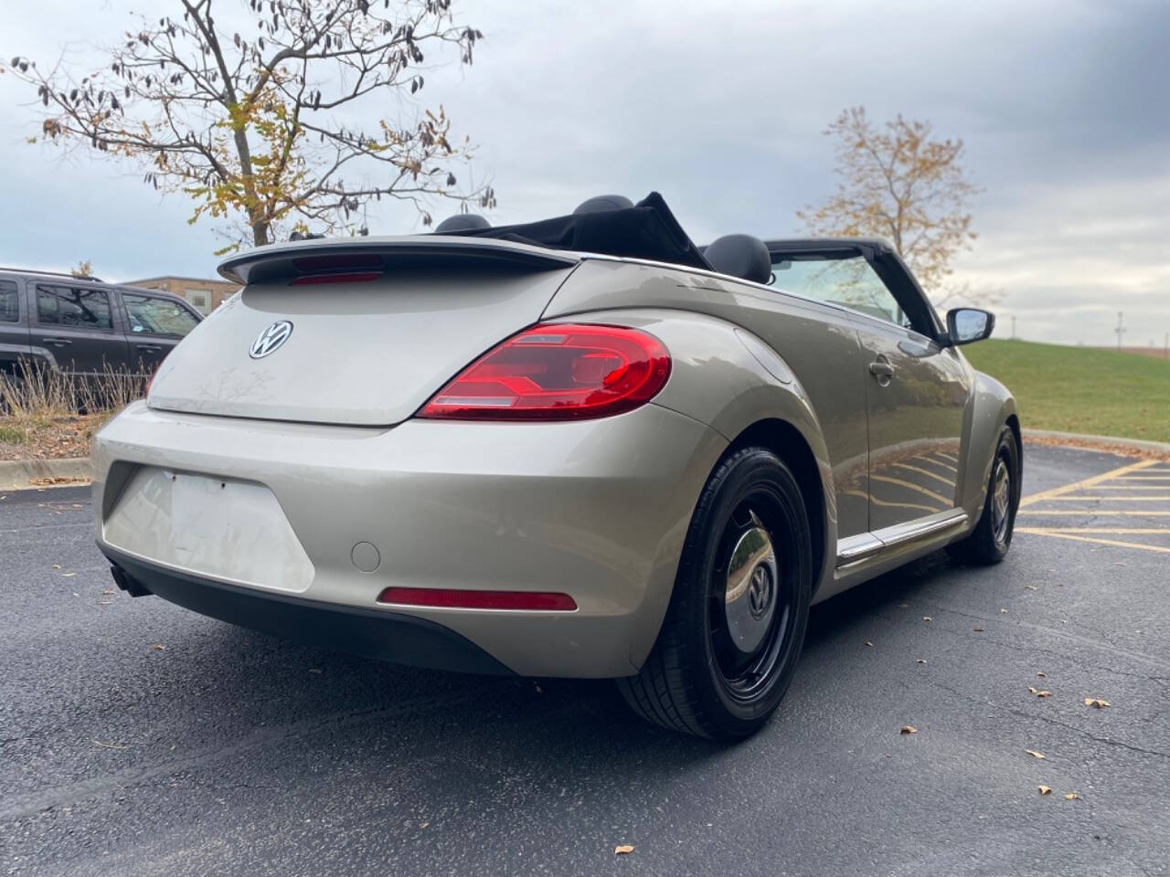 2013 Volkswagen Beetle Convertible for sale at Ideal Cars LLC in Skokie, IL