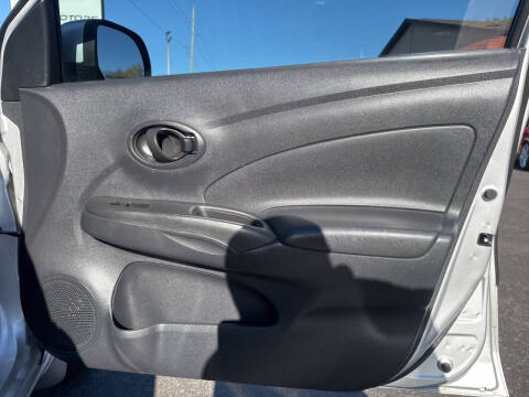 2012 Nissan Versa 1.6 SV