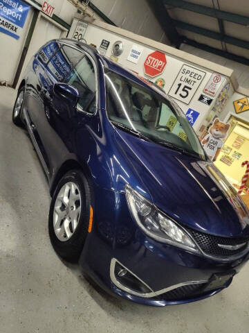 2017 Chrysler Pacifica Touring-L