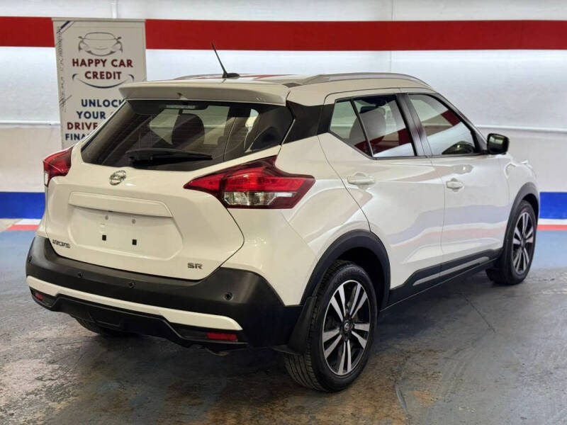 2020 Nissan Kicks SR