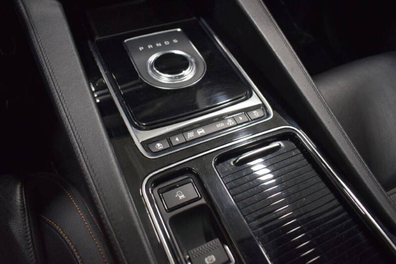 2019 Jaguar F-PACE 30t Prestige