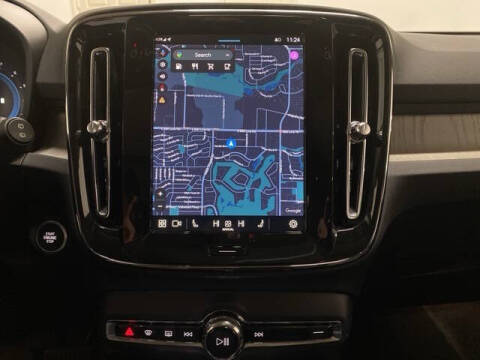 2025 Volvo XC40 B5 Plus Dark Theme