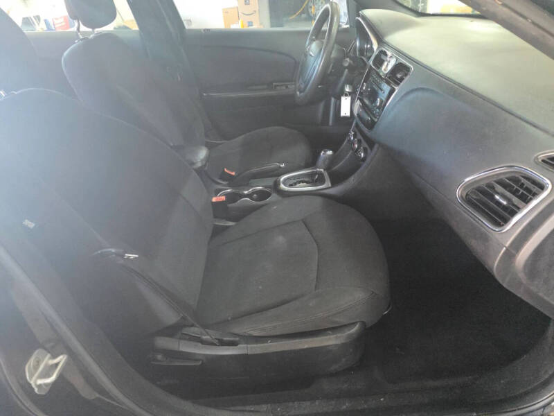 2012 Chrysler 200 LX