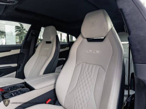 2024 Lamborghini Urus S