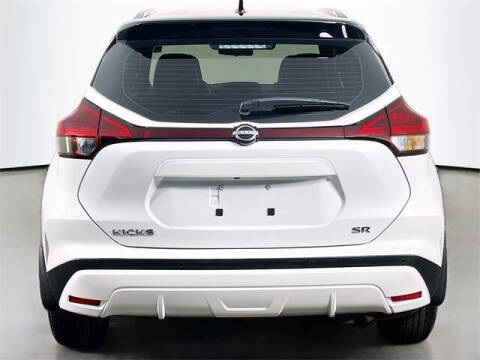 2022 Nissan Kicks SR