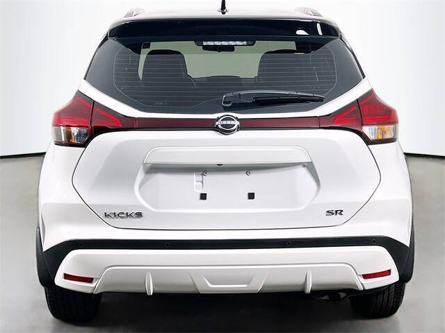 2022 Nissan Kicks SR