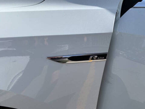 2017 Volkswagen Passat 1.8T R-Line