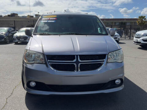 2019 Dodge Grand Caravan for sale at Used Cars Fresno in Clovis CA