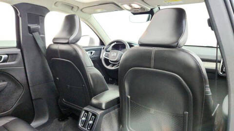 2025 Volvo XC40 B5 Plus Bright Theme