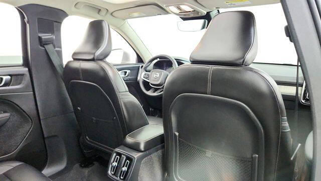 2025 Volvo XC40 B5 Plus Bright Theme