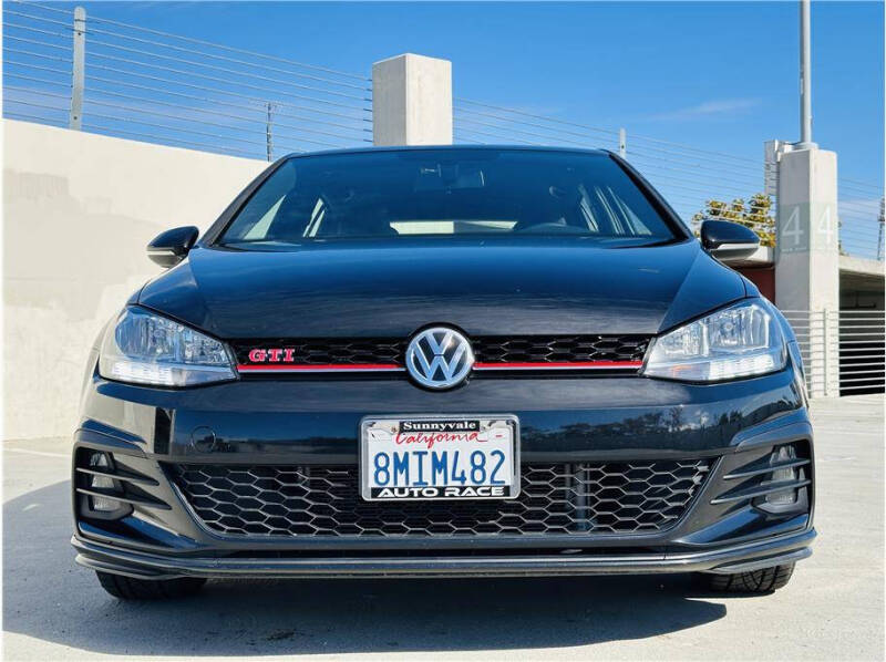 2019 Volkswagen Golf GTI SE photo 2