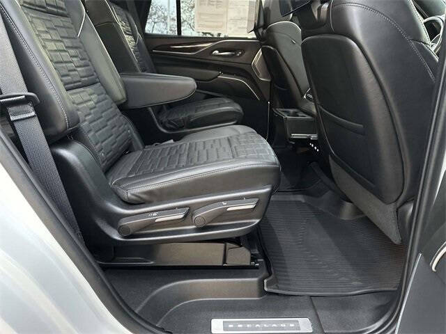 2023 Cadillac Escalade Sport Platinum