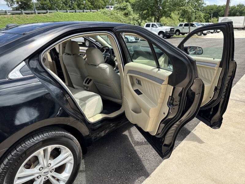 2018 Ford Taurus SE