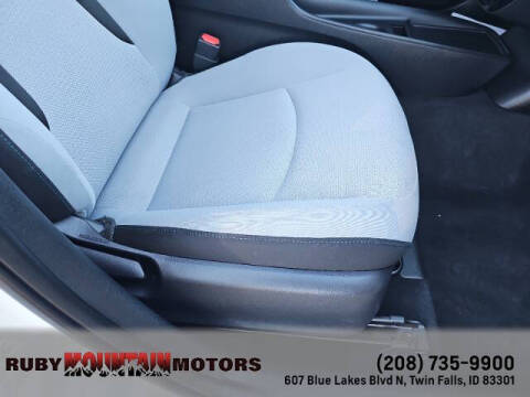 2019 Toyota Prius LE