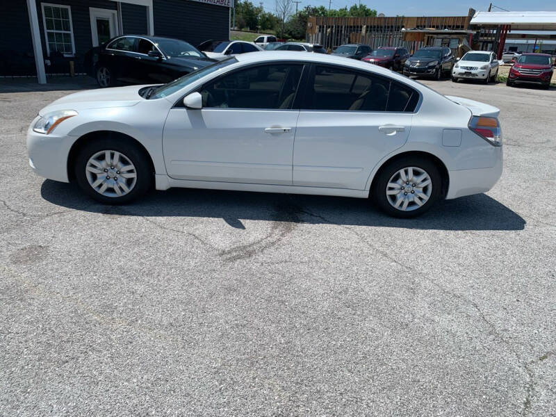 2010 Nissan Altima for sale at M&R Auto Sales Inc in Bowling Green KY