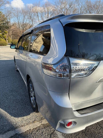 2014 Toyota Sienna SE 8-Passenger