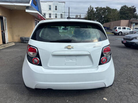 2015 Chevrolet Sonic LS Manual