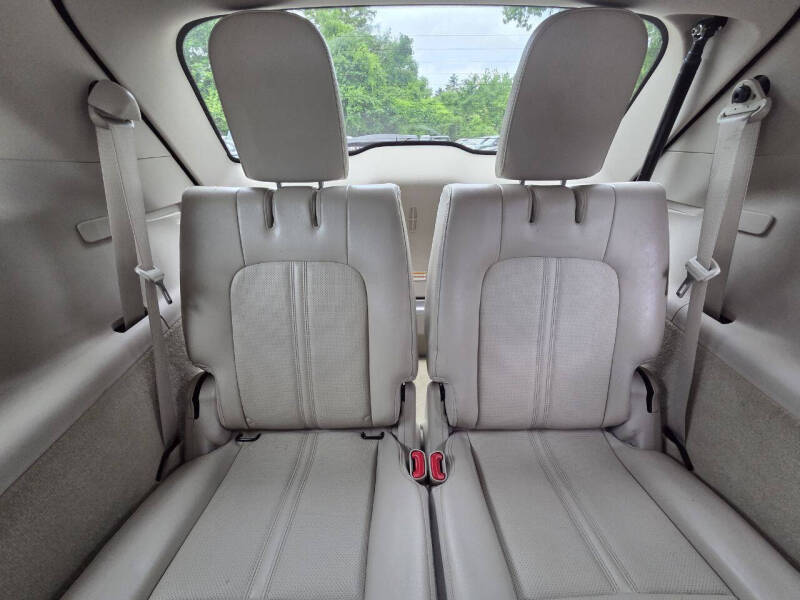 2011 Lincoln MKT
