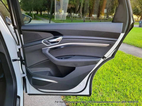 2021 Audi e-tron quattro Premium Plus