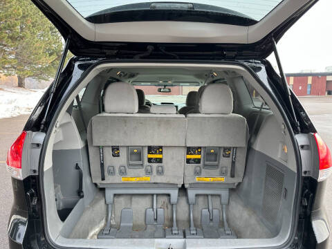 2014 Toyota Sienna LE 8-Passenger