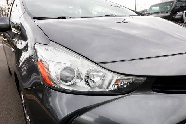 2017 Toyota Prius v Four