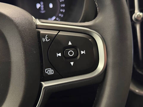2024 Volvo XC60 B5 Core Dark Theme