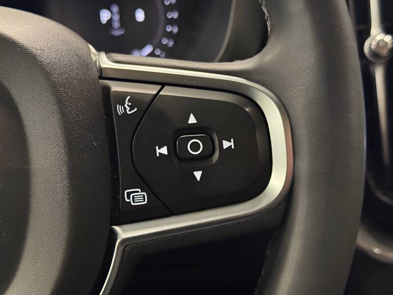 2024 Volvo XC60 B5 Core Dark Theme