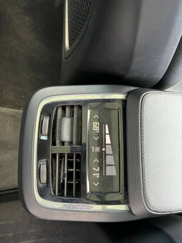 2017 Volvo XC90 T6 Momentum
