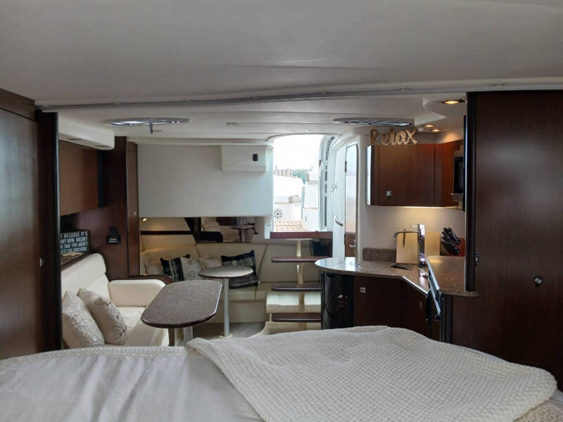 2012 Cruisers Yachts 380 Express