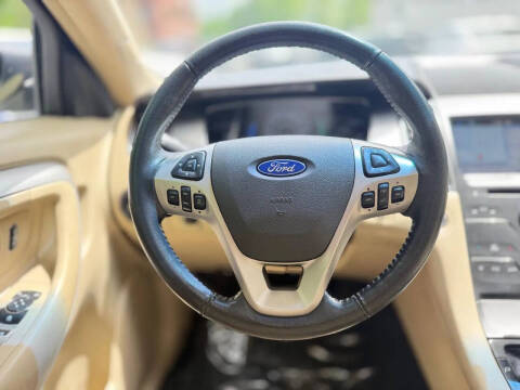 2017 Ford Taurus SEL