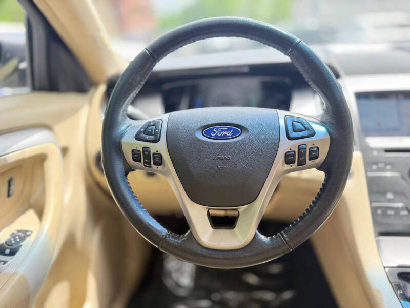 2017 Ford Taurus SEL