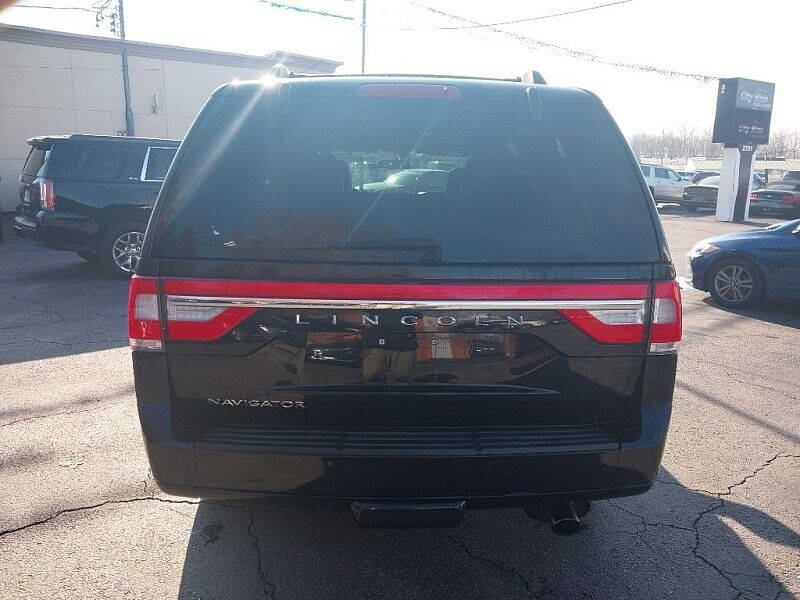 2017 Lincoln Navigator Select