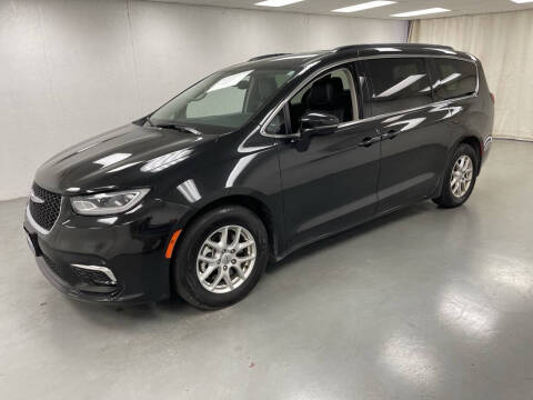 2022 Chrysler Pacifica for sale at Kerns Ford Lincoln in Celina OH