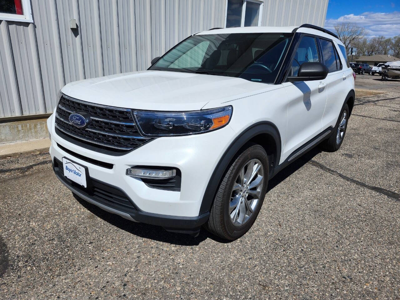 White 2022 Ford Explorer XLT AWD XLT 4dr SUV 2