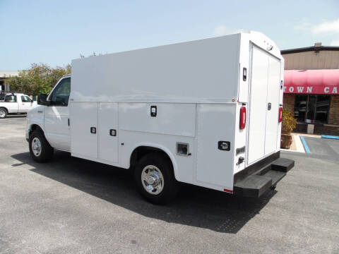 2025 Ford E-350