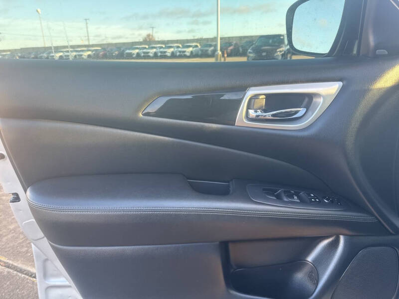 2020 Nissan Pathfinder SV