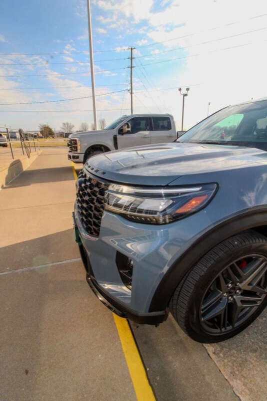 2025 Ford Explorer ST-Line