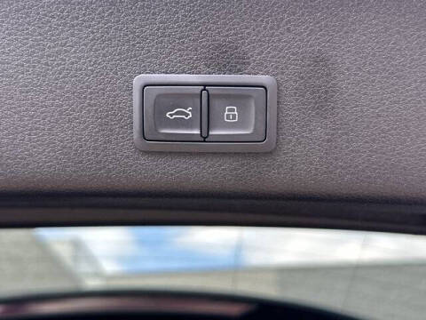 2022 Audi e-tron quattro Premium Plus