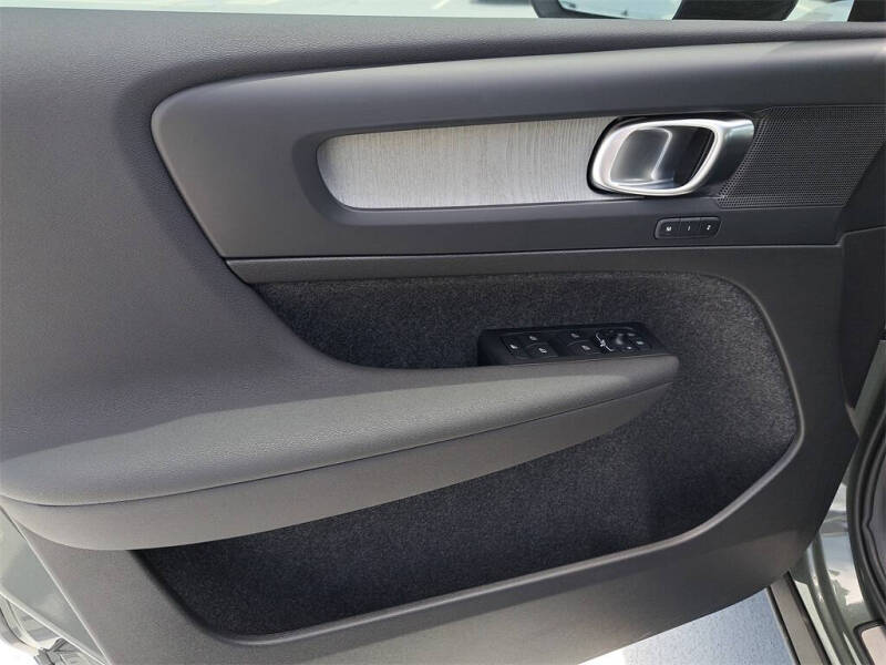 2026 Volvo XC40 B4 Core