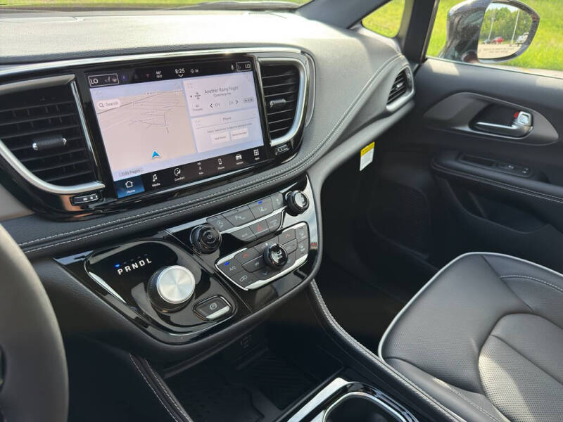 2027 Chrysler Pacifica Limited