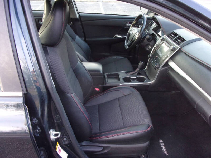 Image 8 of 2016 Toyota Camry SE