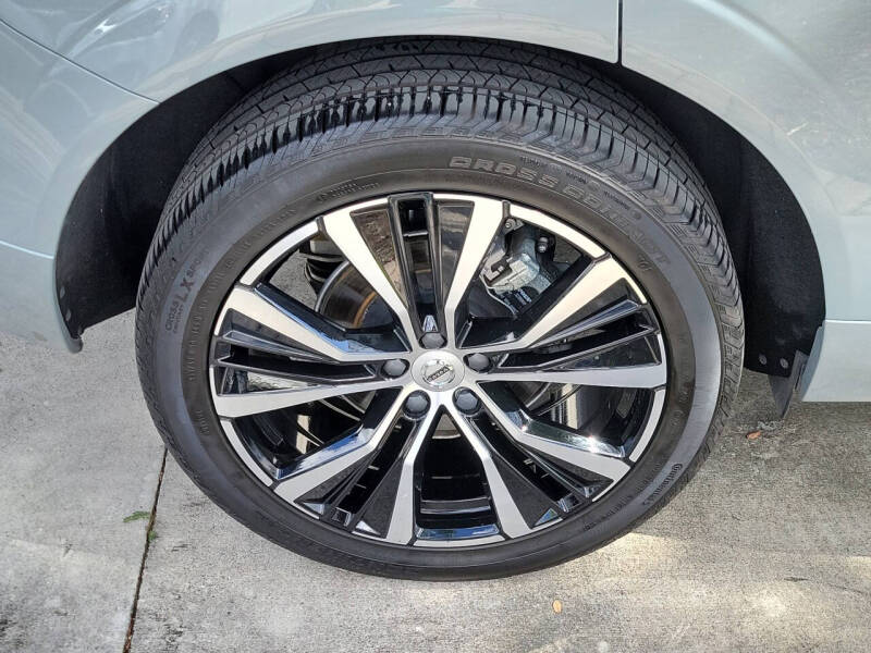 2024 Volvo XC60 B5 Plus Dark Theme