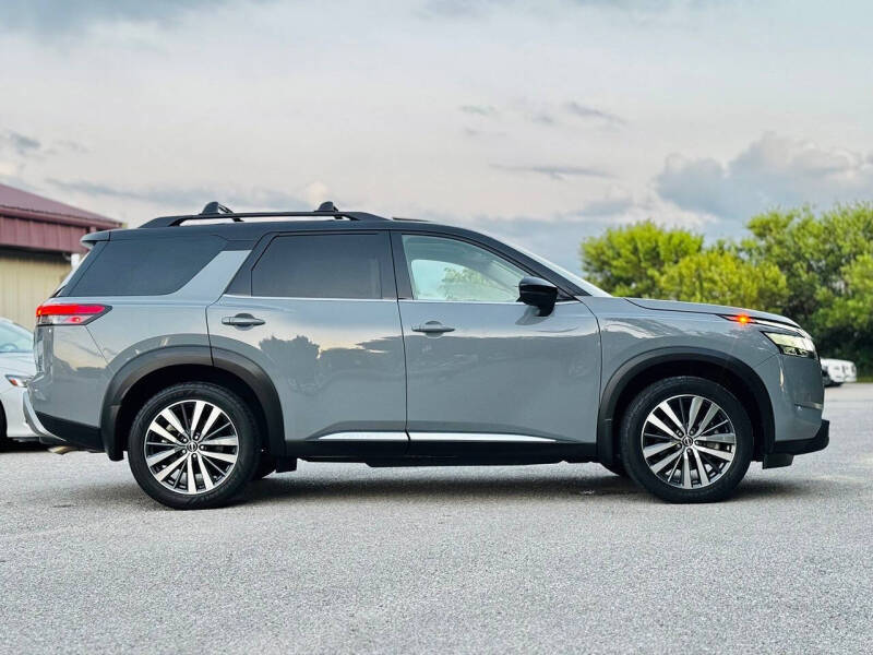 2022 Nissan Pathfinder Platinum